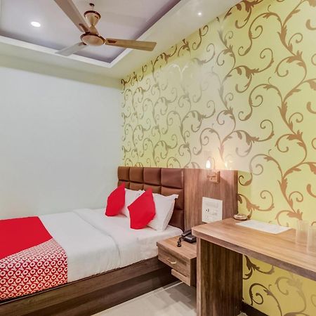 Oyo 42009 Hotel A One Suite Mumbai Exterior photo